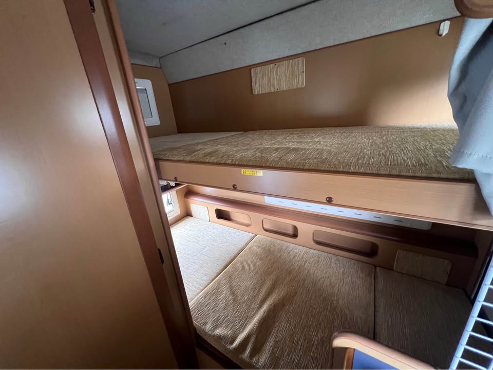 2006 Toyota Camroad Corde Bunk photo 15