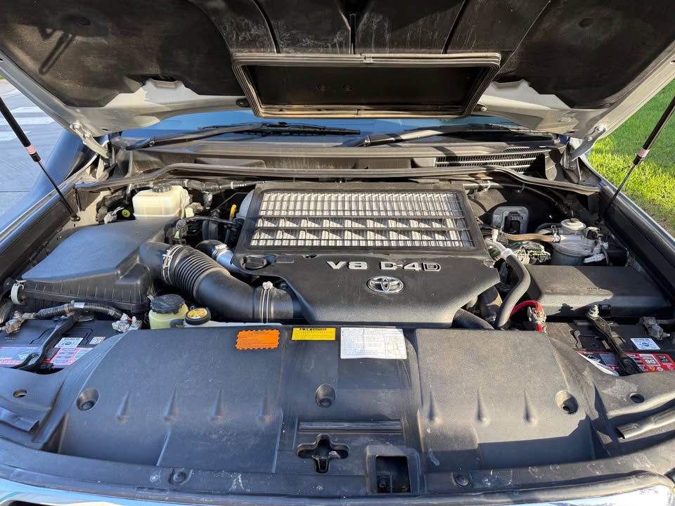 2008 Toyota Land Cruiser 200 photo 14