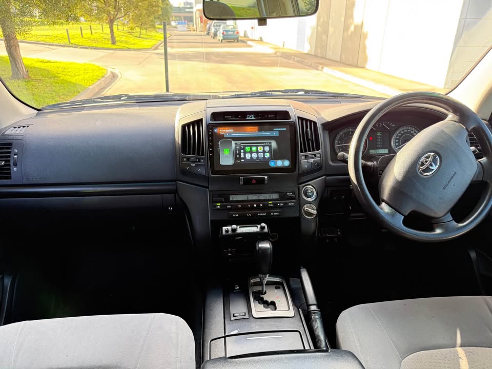 2008 Toyota Land Cruiser 200 photo 9