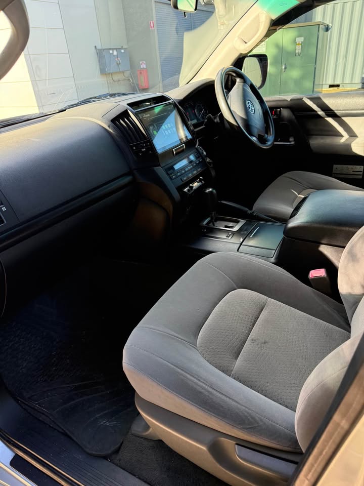 2008 Toyota Land Cruiser 200 photo 10