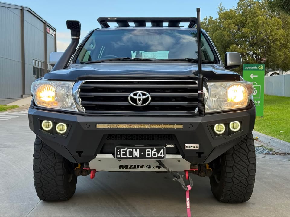 2008 Toyota Land Cruiser 200 photo 5