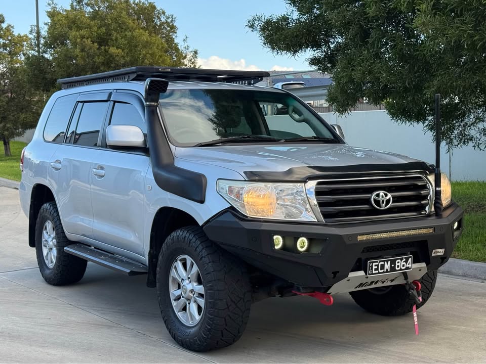 2008 Toyota Land Cruiser 200 photo 3