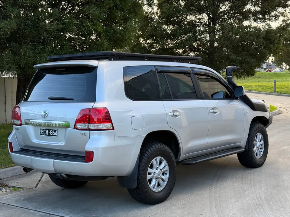 2008 Toyota Land Cruiser 200 photo 6