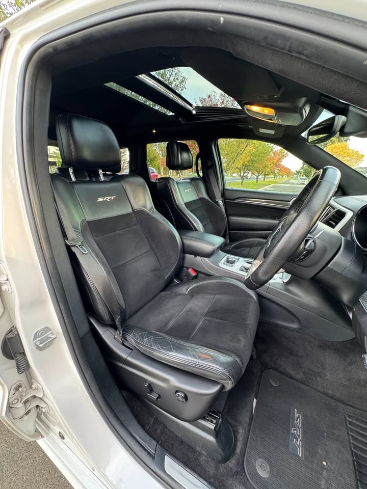2019 Jeep Grand Cherokee SRT photo 9