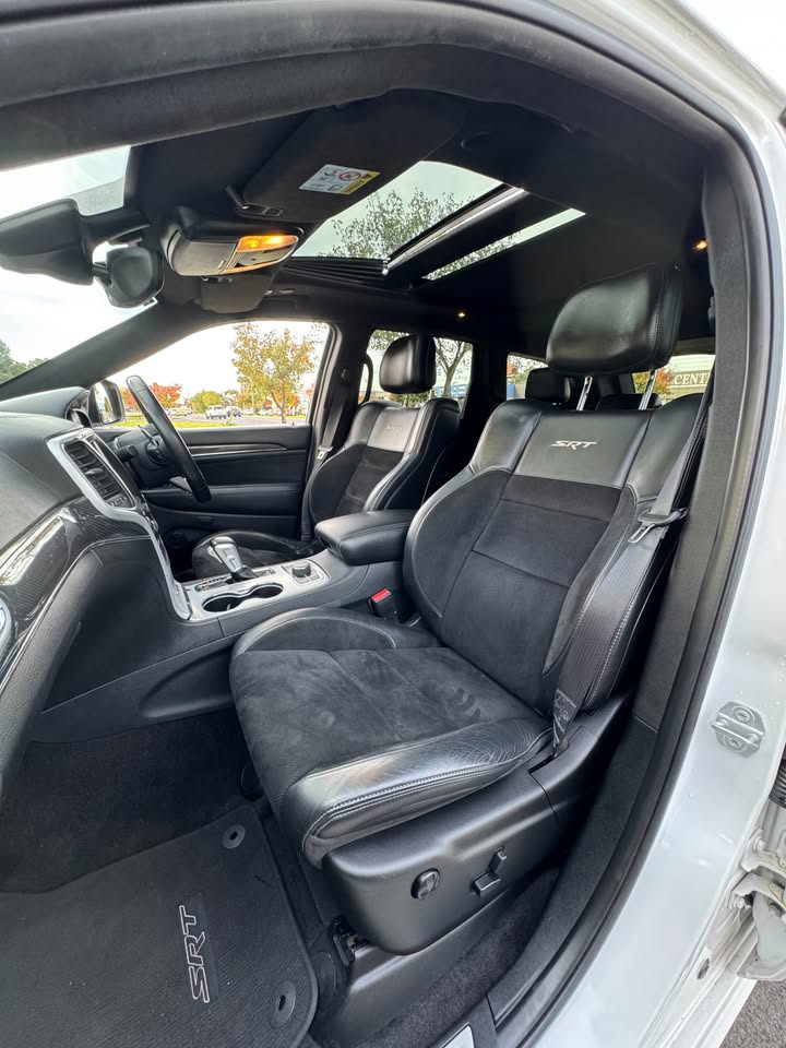 2019 Jeep Grand Cherokee SRT photo 12