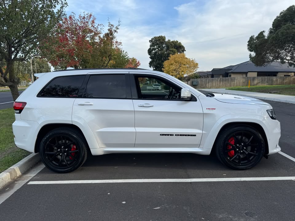 2019 Jeep Grand Cherokee SRT photo 3