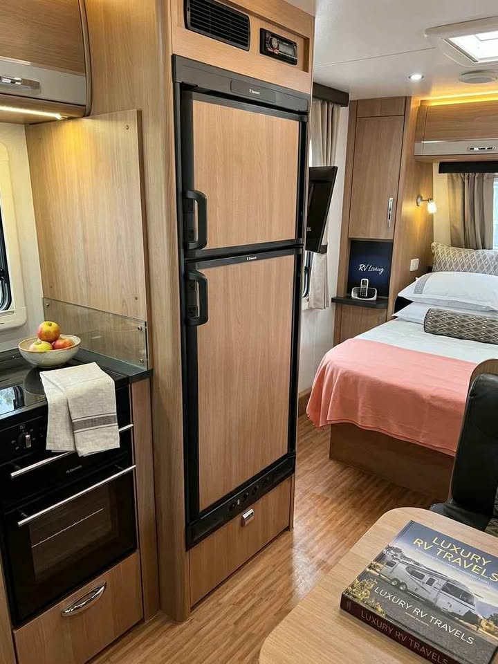 2013 Jayco Sterling 21.6 Twin Door photo 3