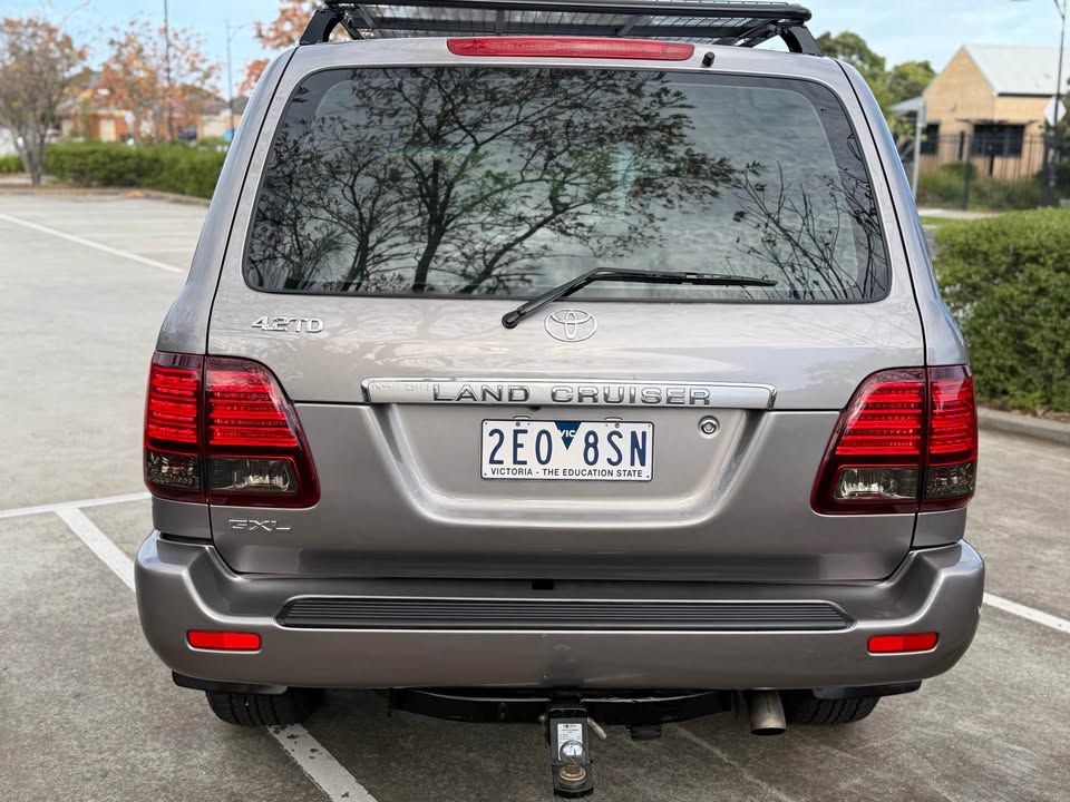 2006 Toyota Land Cruiser 100 photo 5