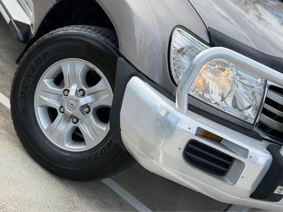 2006 Toyota Land Cruiser 100 photo 2