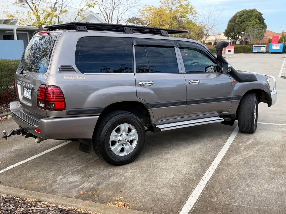 2006 Toyota Land Cruiser 100 photo 4