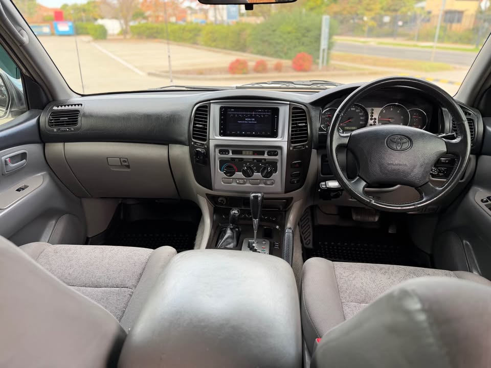 2006 Toyota Land Cruiser 100 photo 9