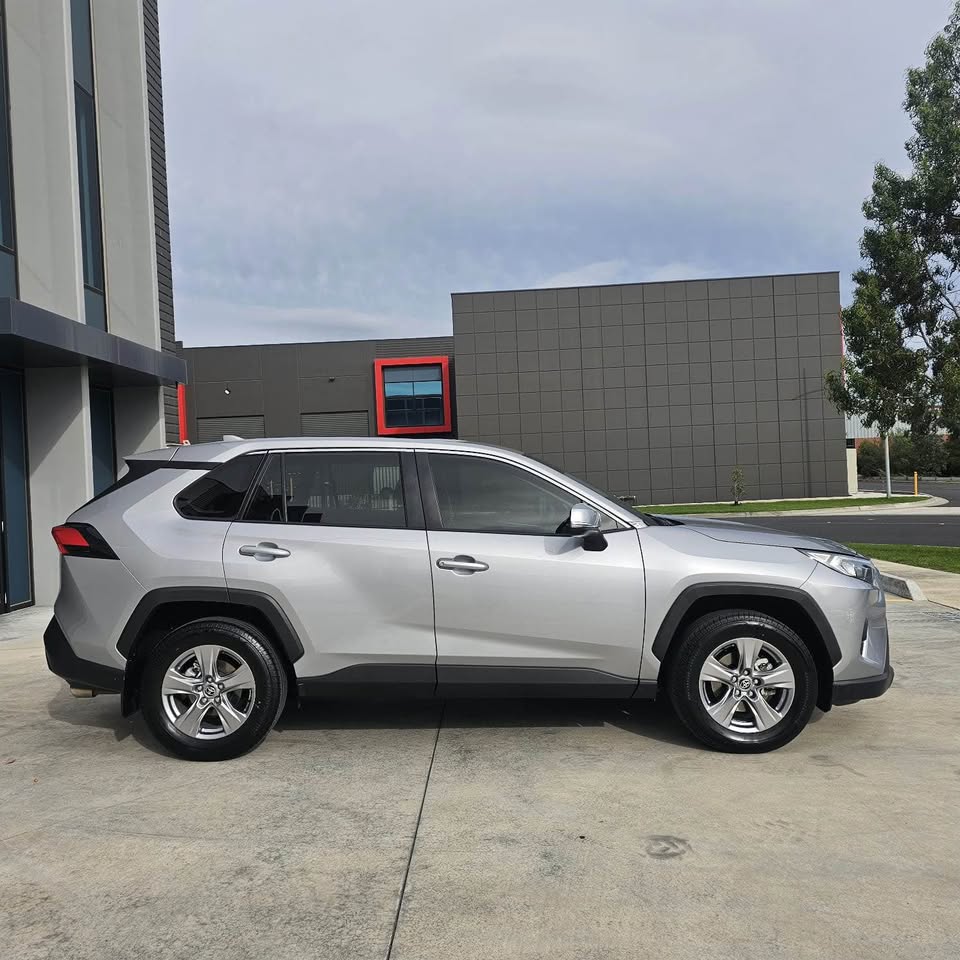 2022 Toyota RAV4 photo 6