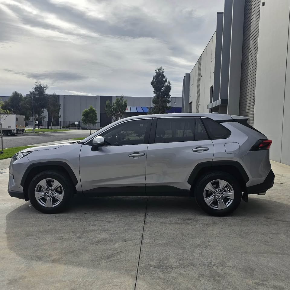 2022 Toyota RAV4 photo 3