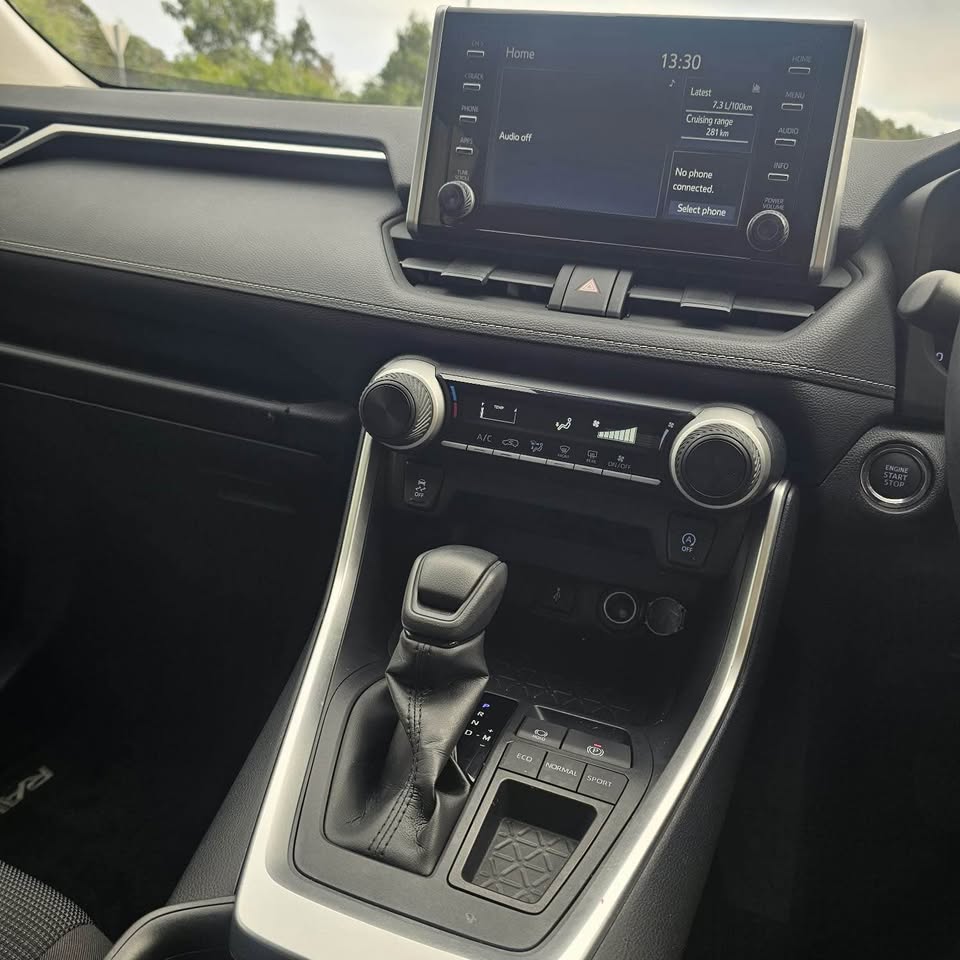 2022 Toyota RAV4 photo 13