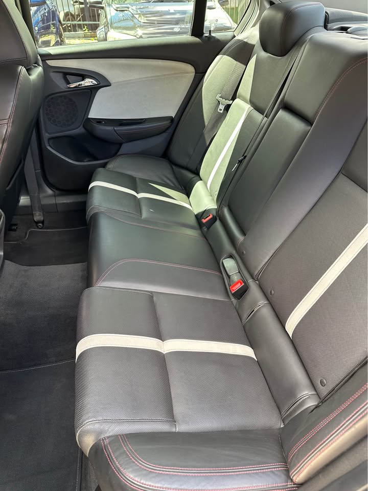 2013 VF Holden SSV Redline photo 12