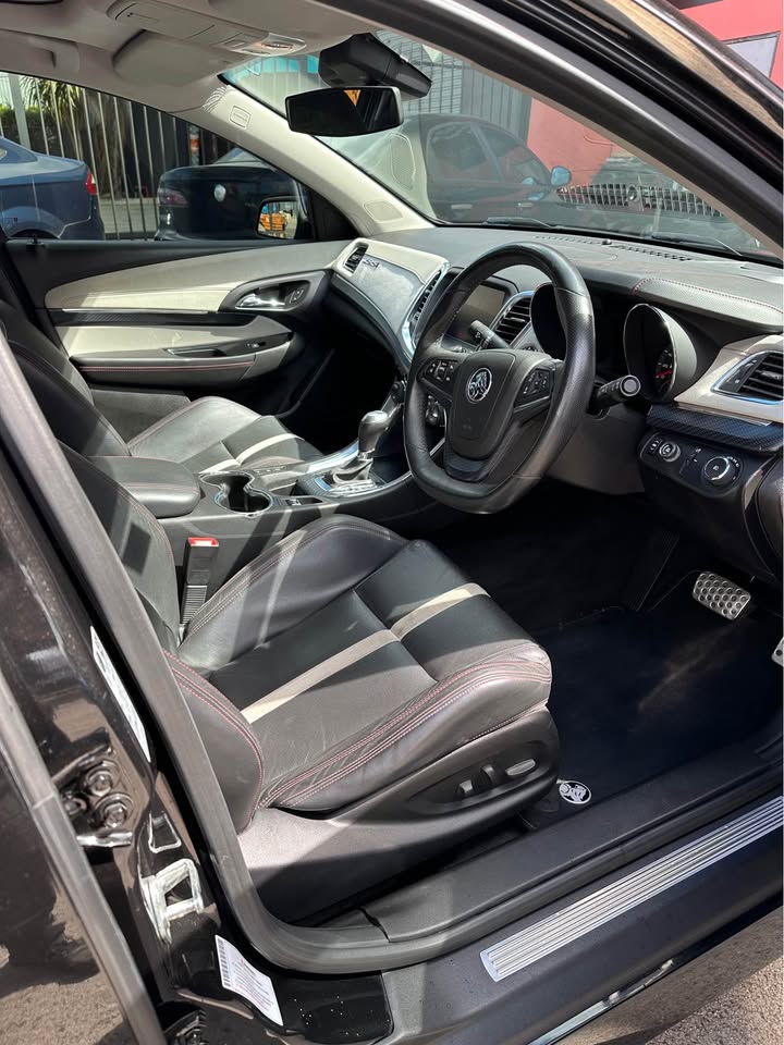 2013 VF Holden SSV Redline photo 10