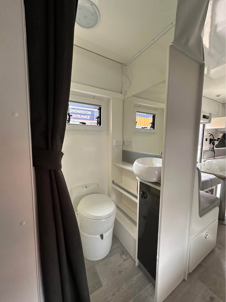 2021 New Age Caravan road owl photo 19