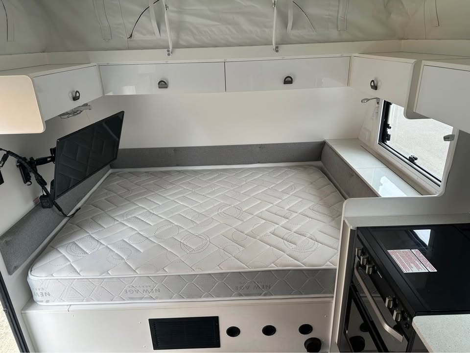 2021 New Age Caravan road owl photo 16
