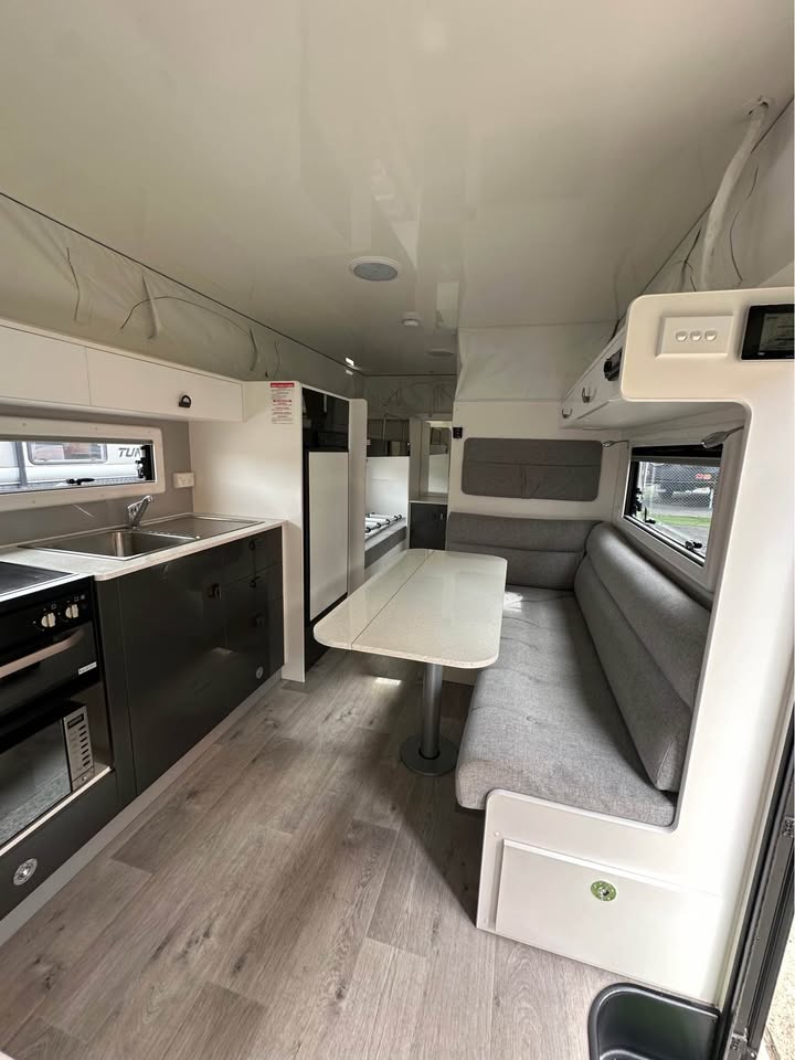2021 New Age Caravan road owl photo 4