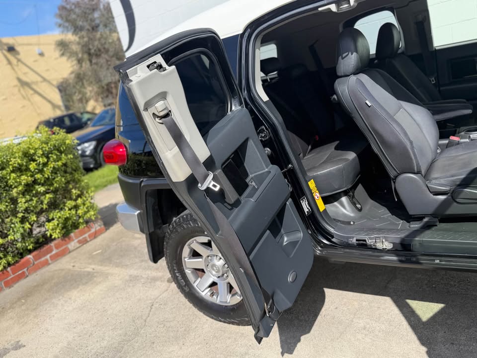 2014 Toyota FJ Cruiser photo 20