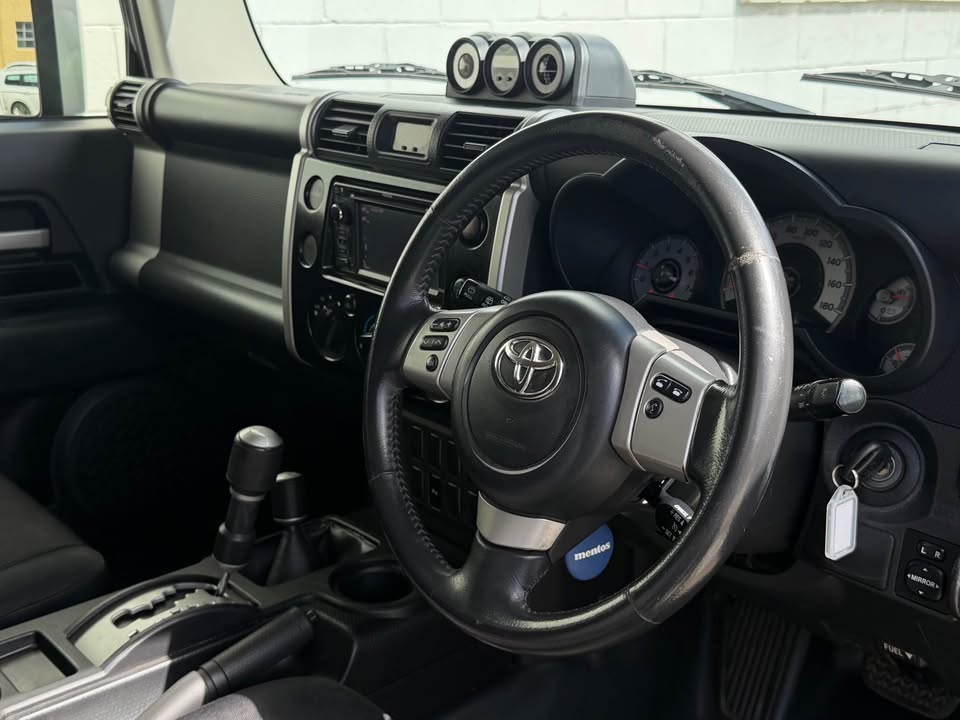 2014 Toyota FJ Cruiser photo 13