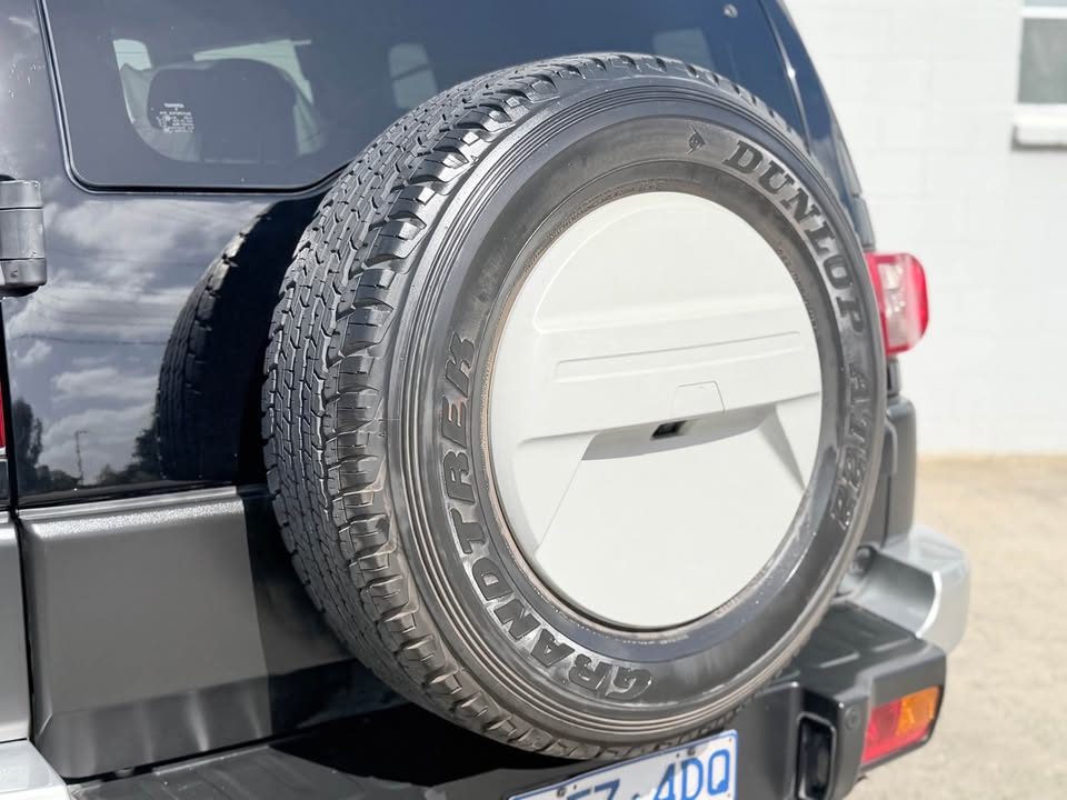 2014 Toyota FJ Cruiser photo 9