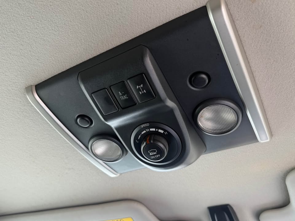 2014 Toyota FJ Cruiser photo 17