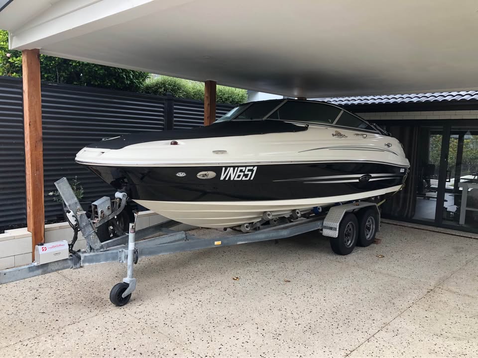 2006 Sea Ray Sundeck 200 photo 2