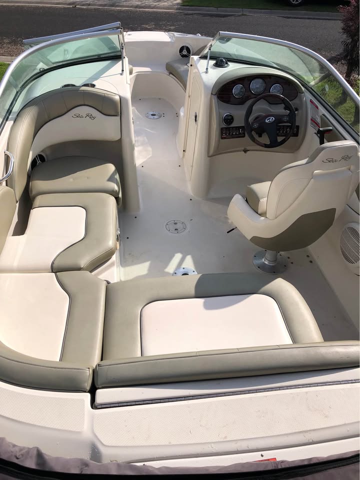 2006 Sea Ray Sundeck 200 photo 9