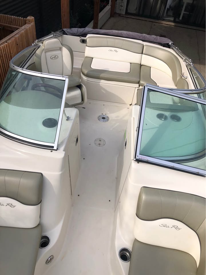 2006 Sea Ray Sundeck 200 photo 6
