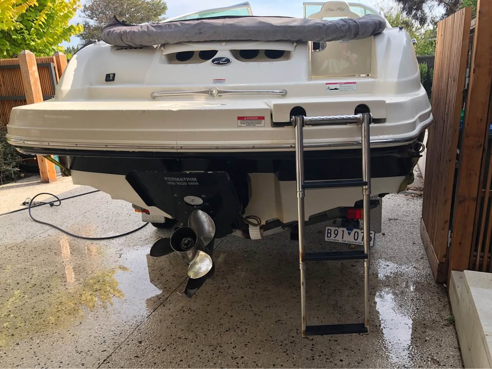 2006 Sea Ray Sundeck 200 photo 11