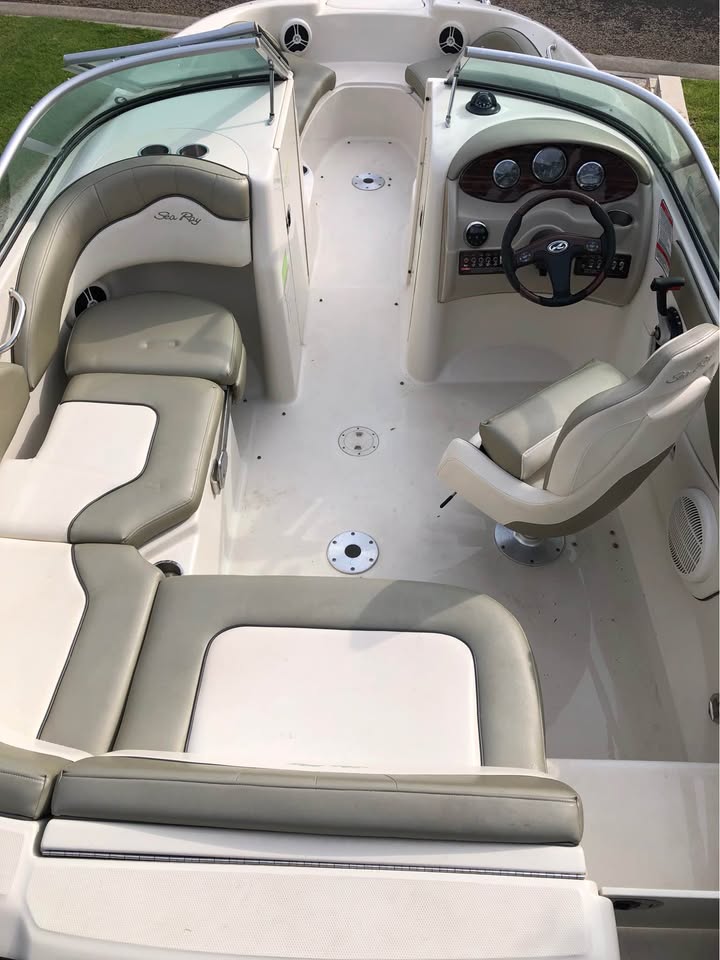 2006 Sea Ray Sundeck 200 photo 7