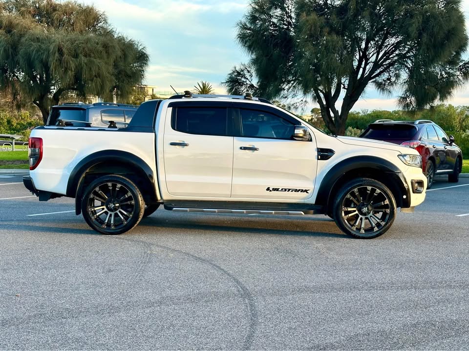 2019 Ford Ranger Wildtrak photo 2